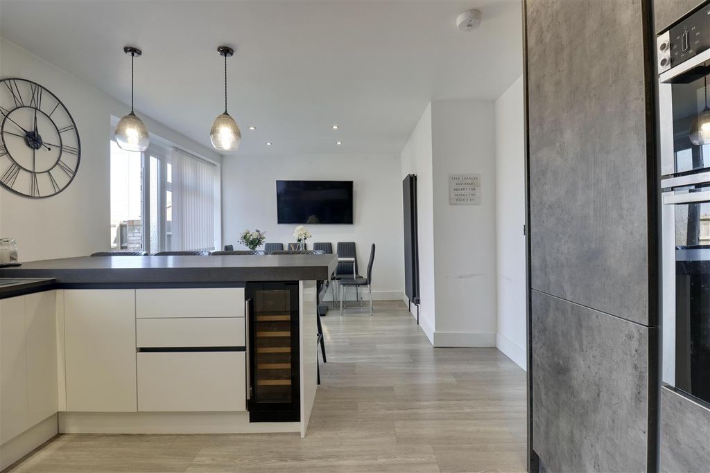 Property photo 3 of 18 06046324-E8C8-47Ea-82Cb-2608B59824A1_1_201_A.Jpeg
