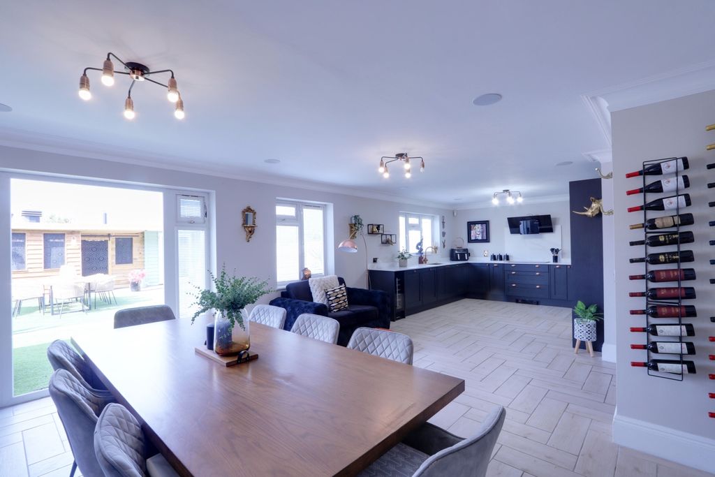 Property photo 3 of 39 Dining Kitchen 1