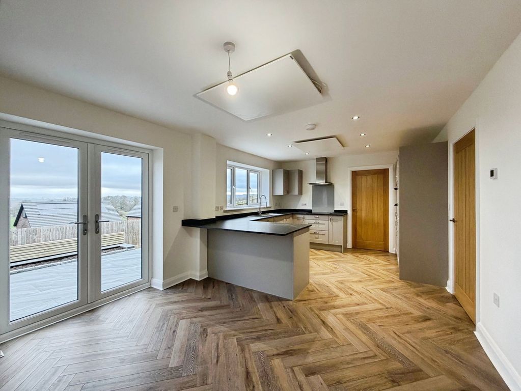 Property photo 2 of 27