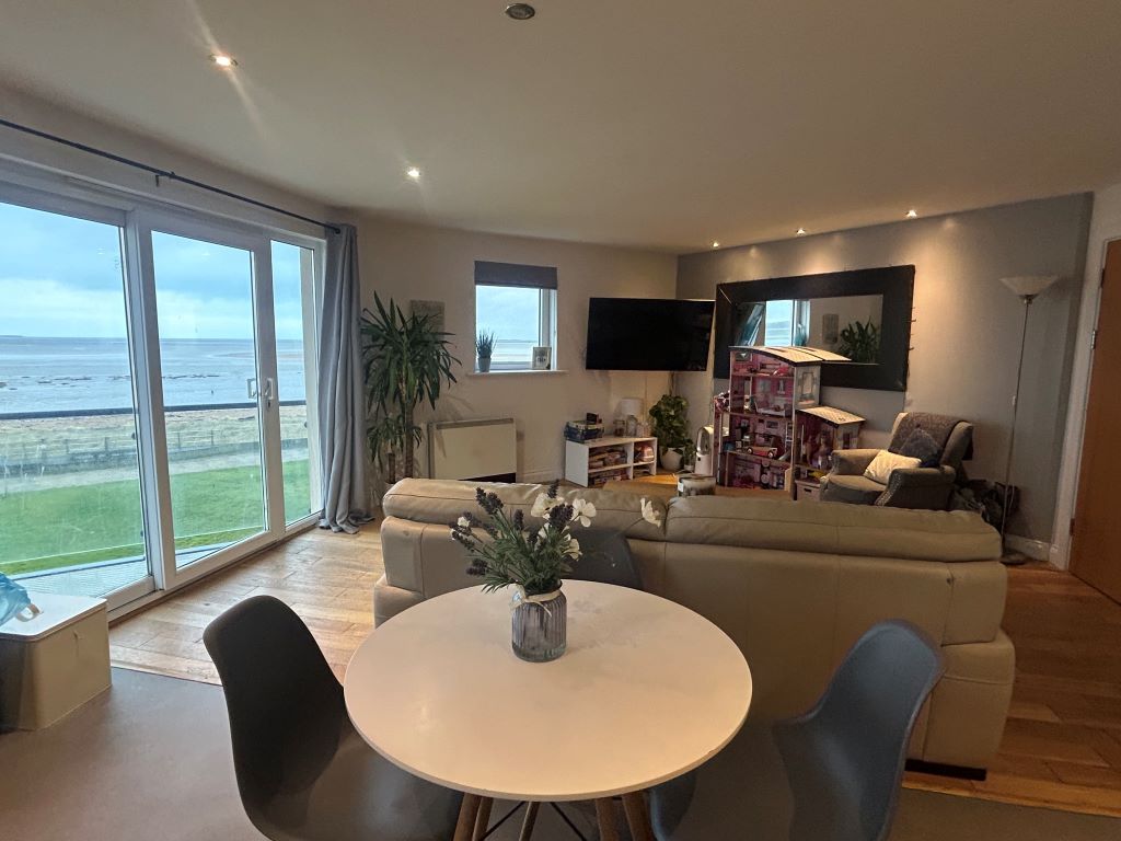 Property photo 2 of 8 Lounge