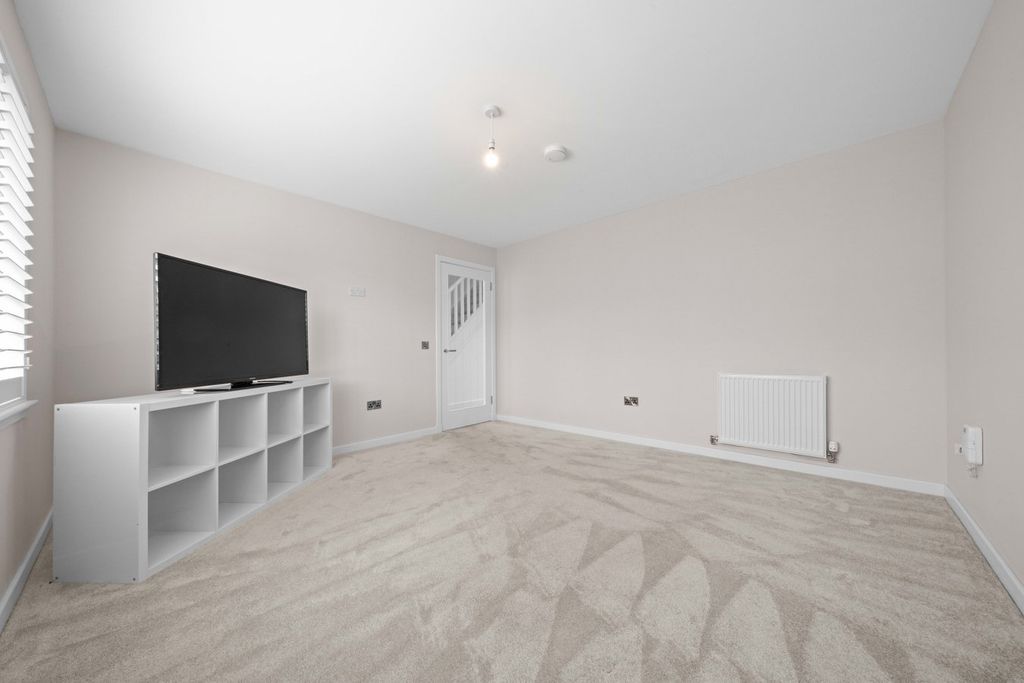 Property photo 3 of 25