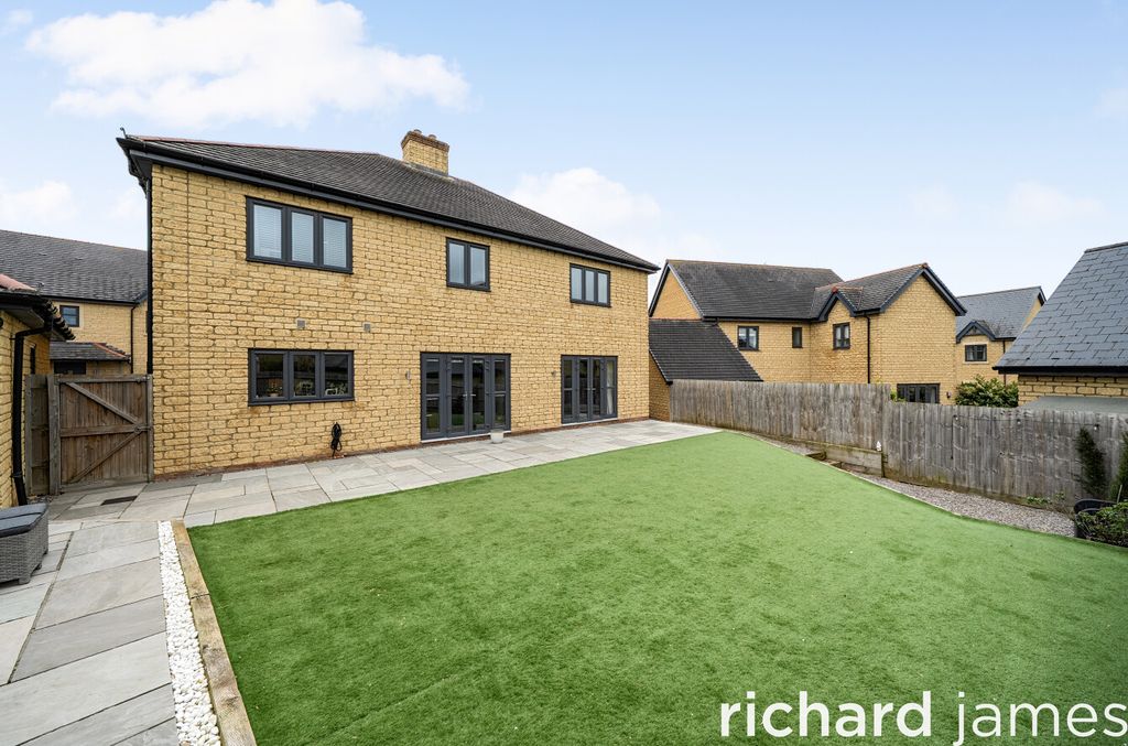 Property photo 2 of 22 3Acf48d6F8294F7c970A33453141dab9