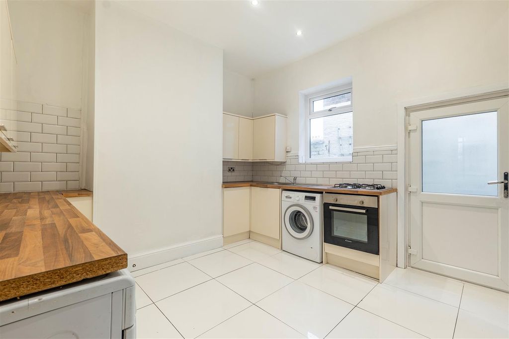 Property photo 3 of 13 Kitchen/Dining Room