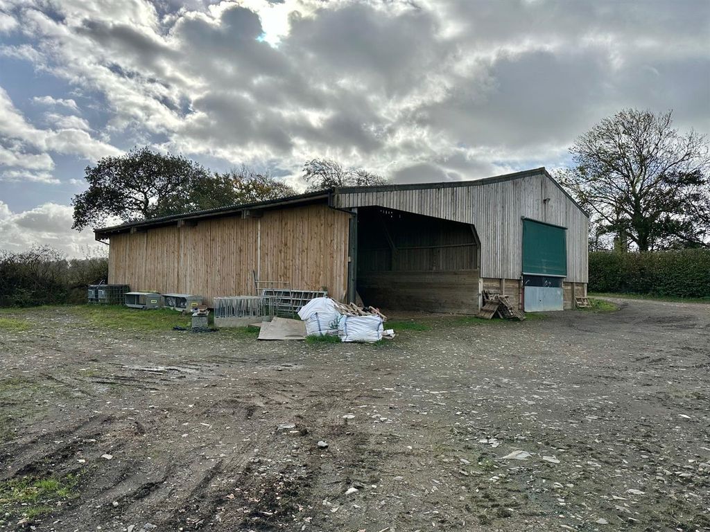 Property photo 1 of 12 Barn