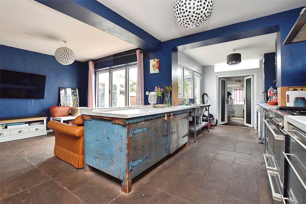 Property photo 3 of 21 Kitchen/Breakfast