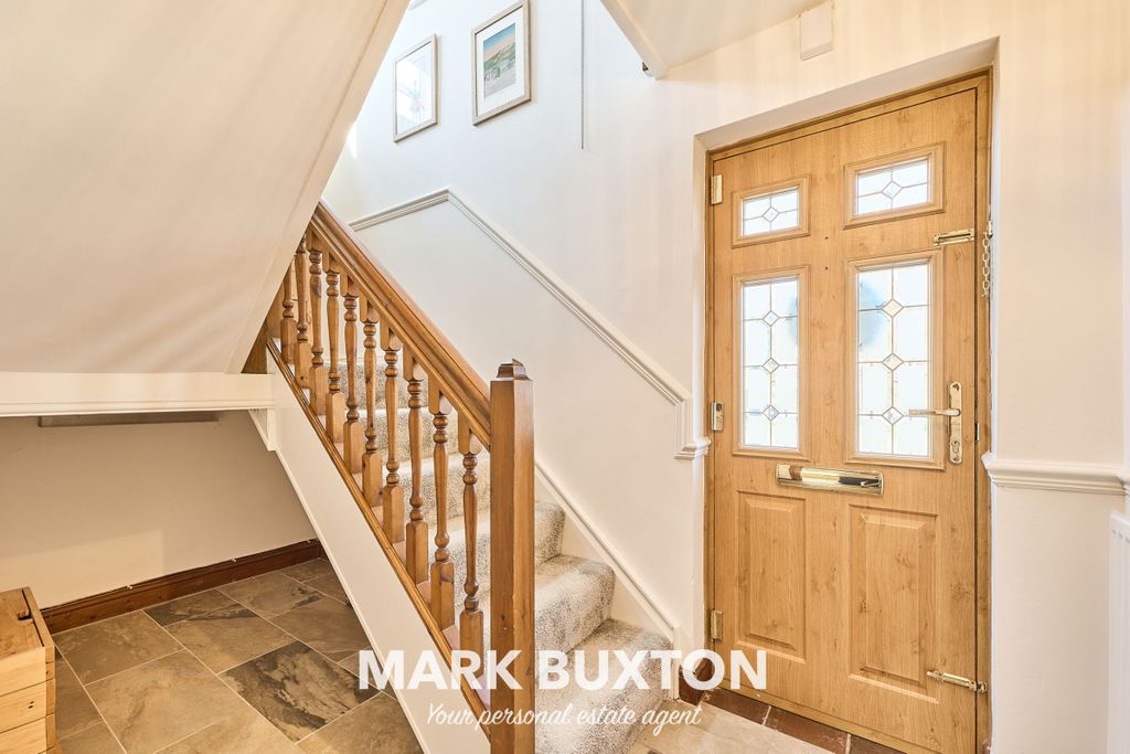 Property photo 2 of 33