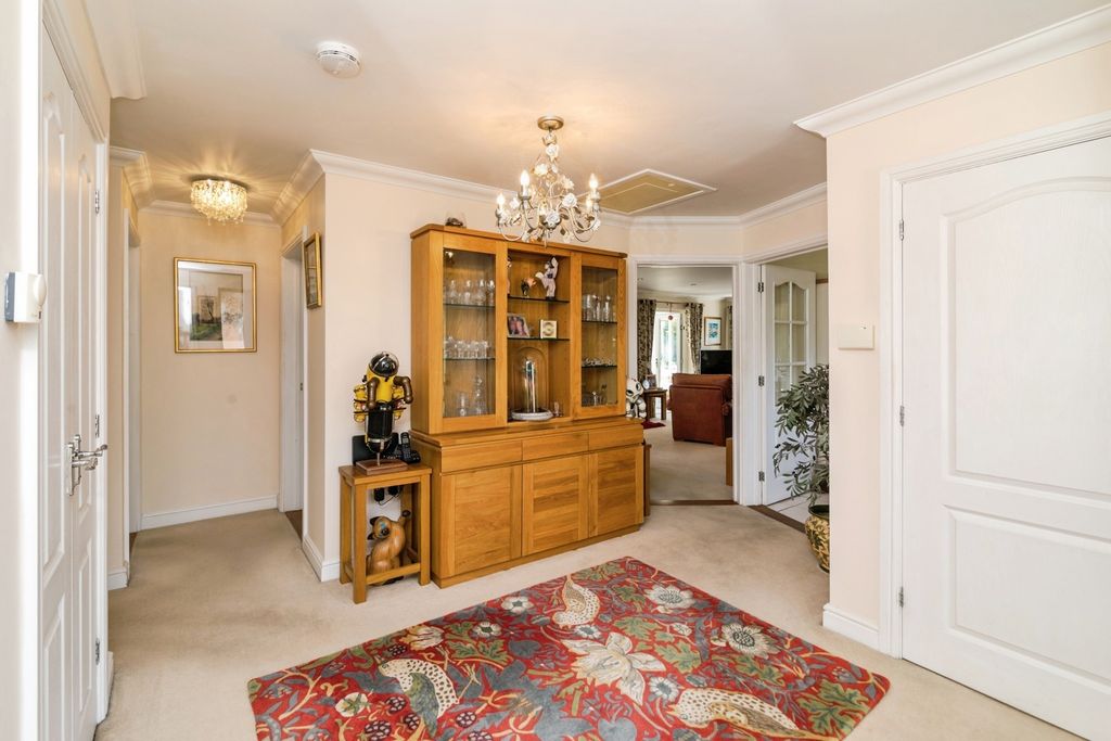 Property photo 3 of 25 Entrance Hallway