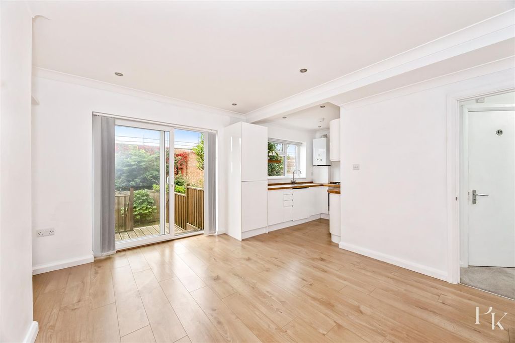 Property photo 2 of 13 Living Room/Kitchen