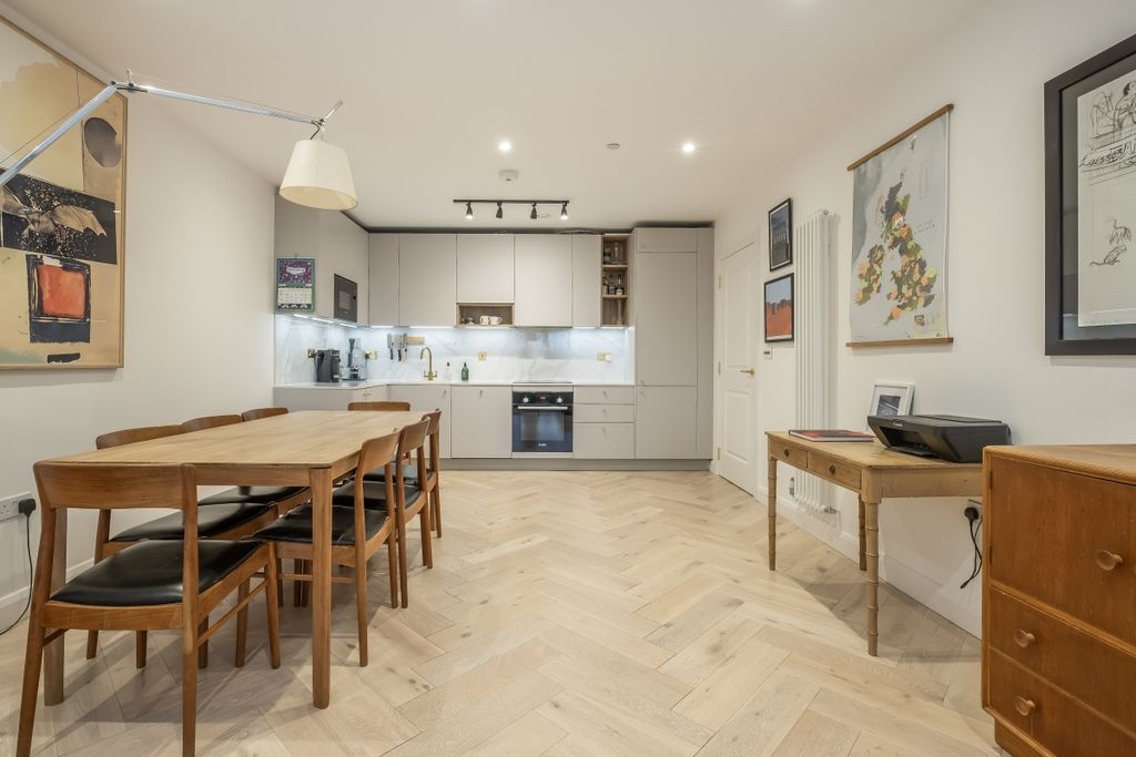 Property photo 2 of 9 7-Garratt-Apartme...