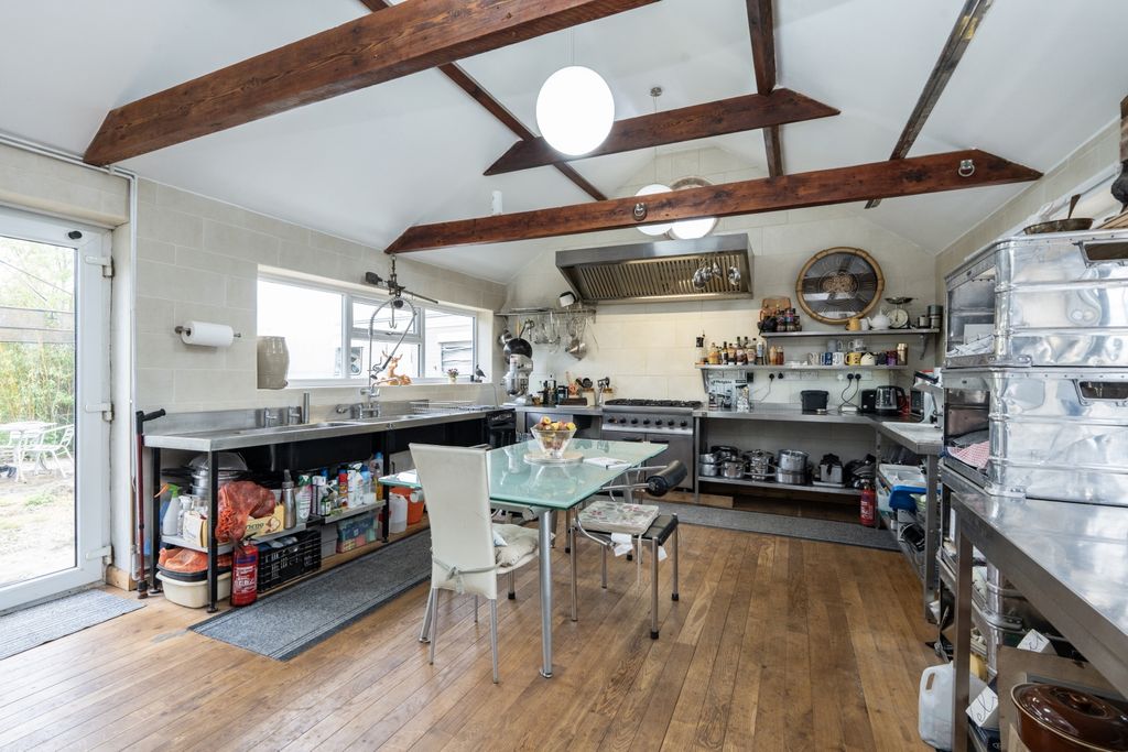 Property photo 3 of 27 Kitchen Diner