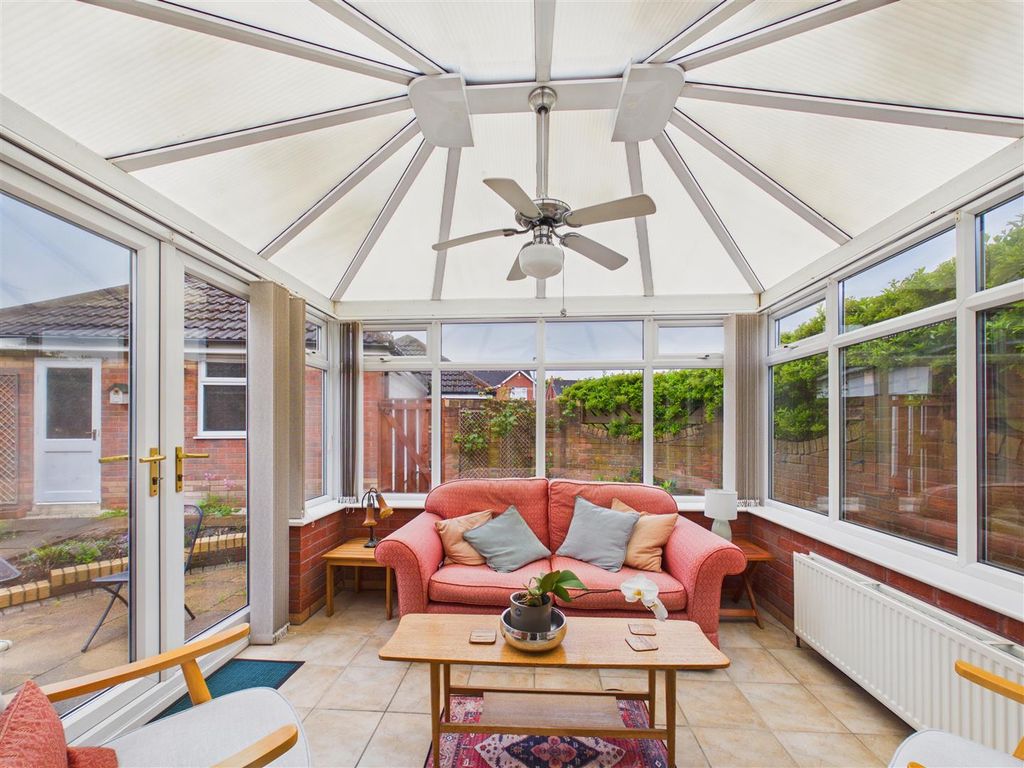 Property photo 3 of 18 Conservatory