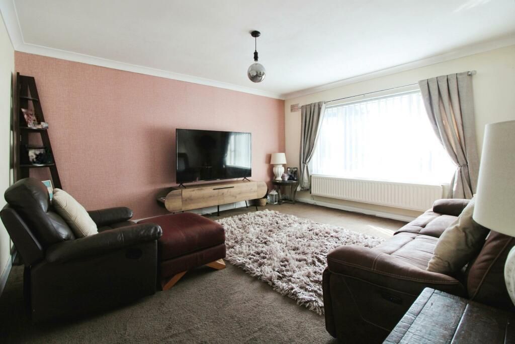 Property photo 2 of 10 Lounge