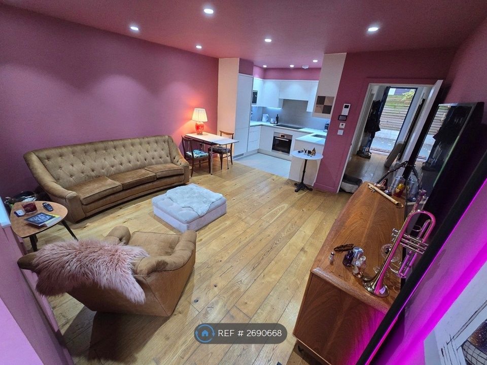 Property photo 1 of 11 Lounge