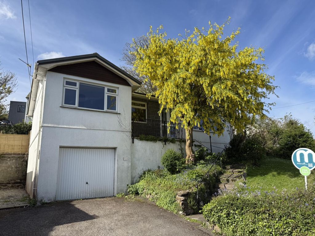 Property photo 1 of 18 Front (Exterior)
