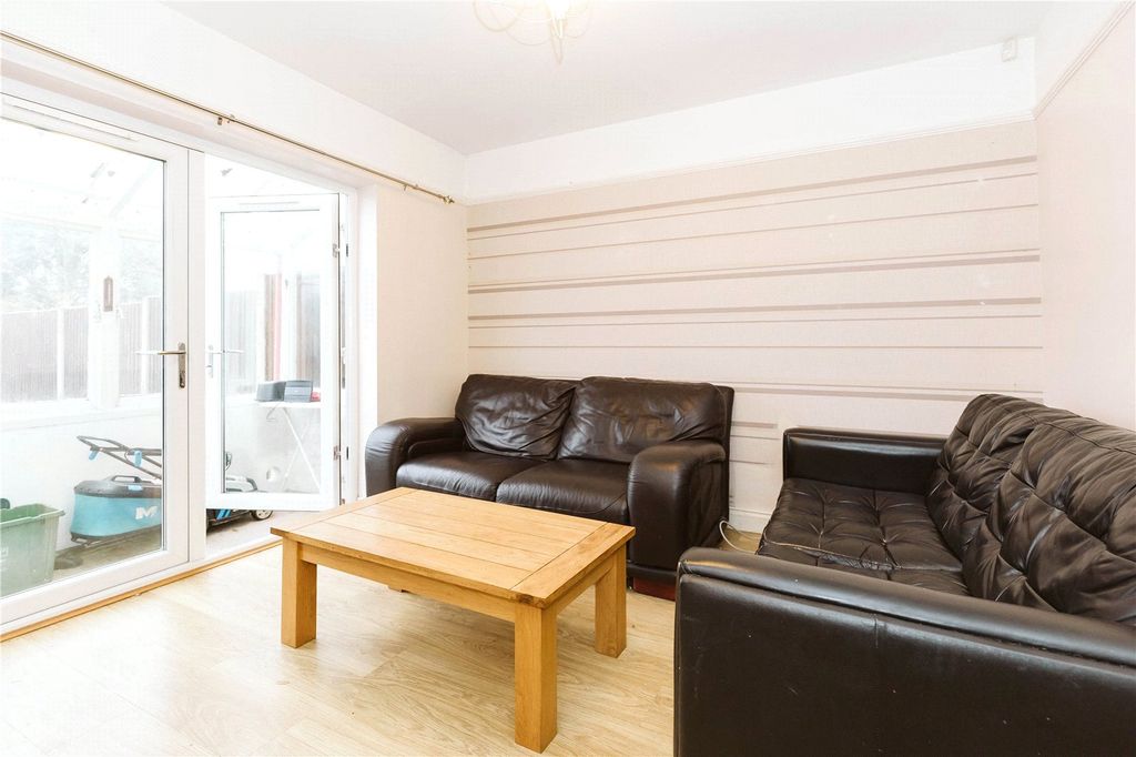 Property photo 3 of 11 Picture No. 21