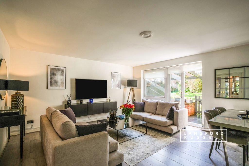 Property photo 2 of 11 Reception