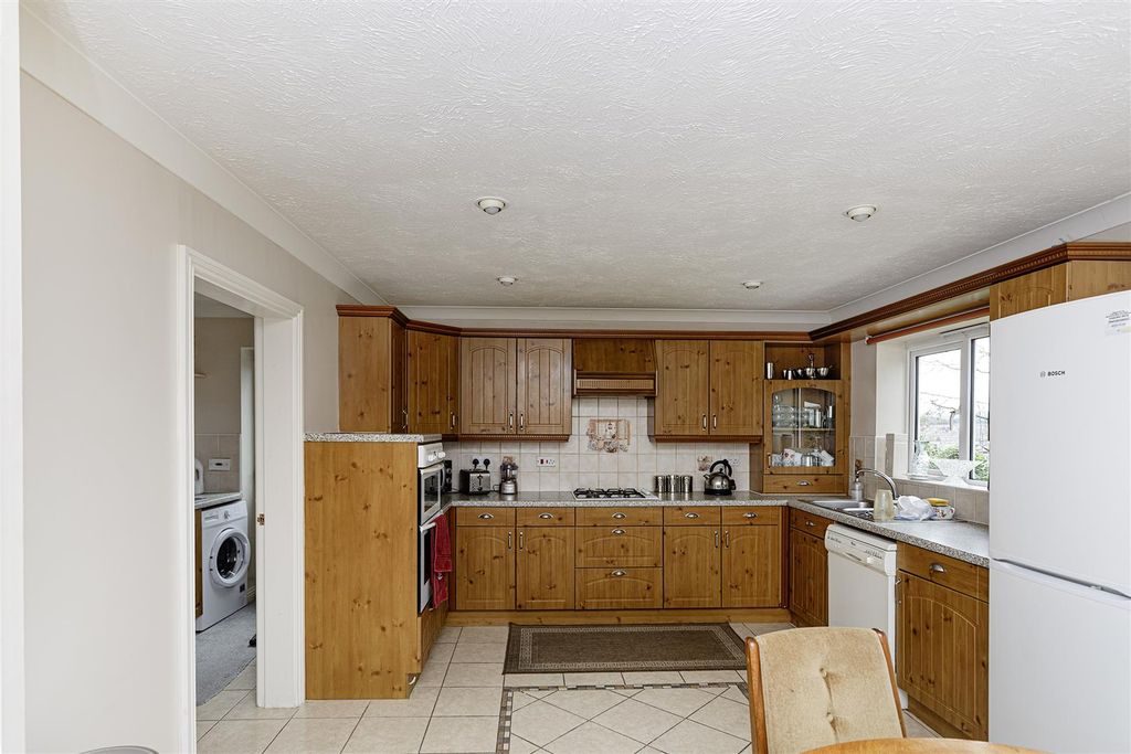 Property photo 3 of 20 Dining Kitchen