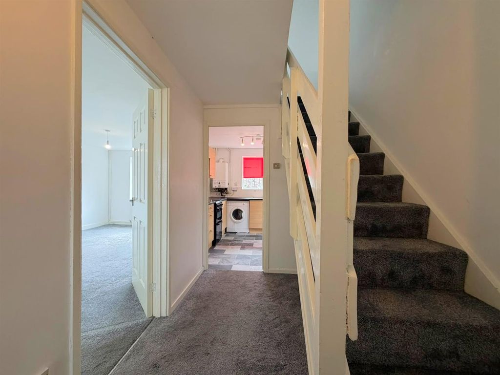 Property photo 3 of 13 Entrance Hallway