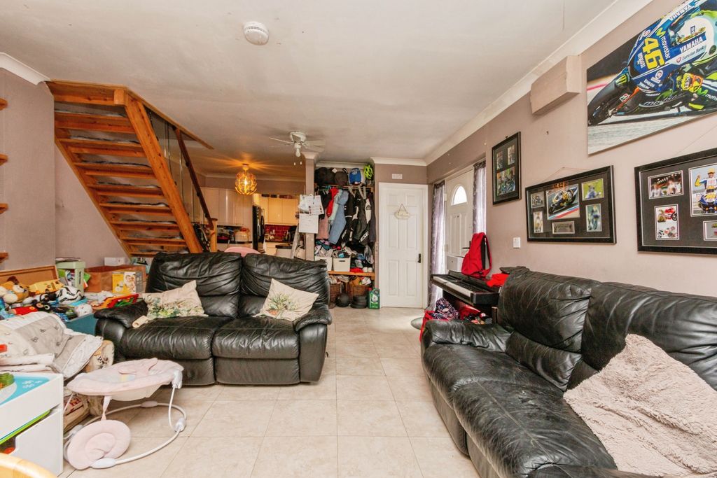 Property photo 3 of 20
