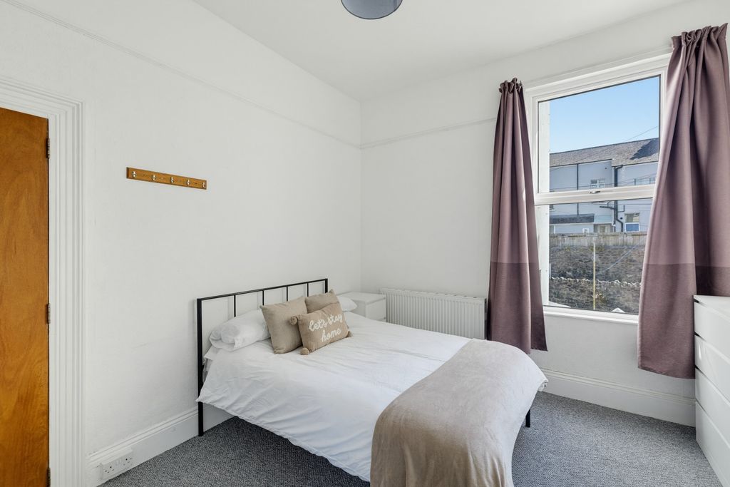 Property photo 2 of 7 0019