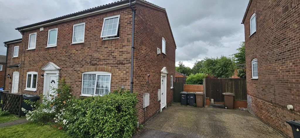 Property photo 1 of 14 2 Bedroom Semi Detatched For Rent