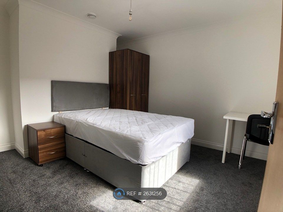 Property photo 3 of 10 Bedroom 1