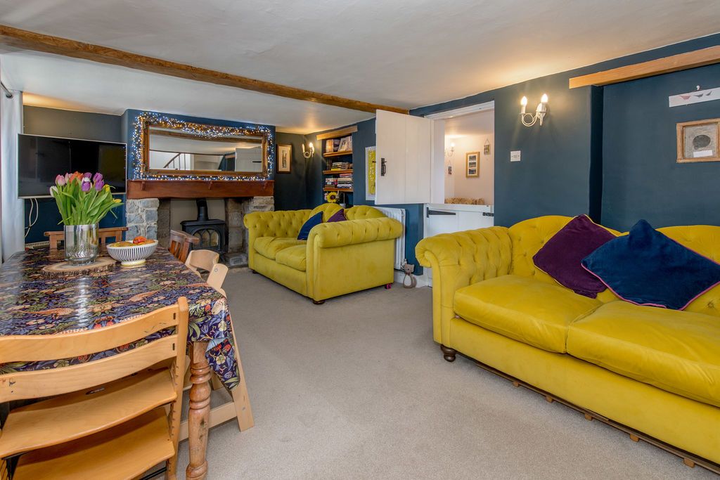 Property photo 2 of 20 Sitting Room