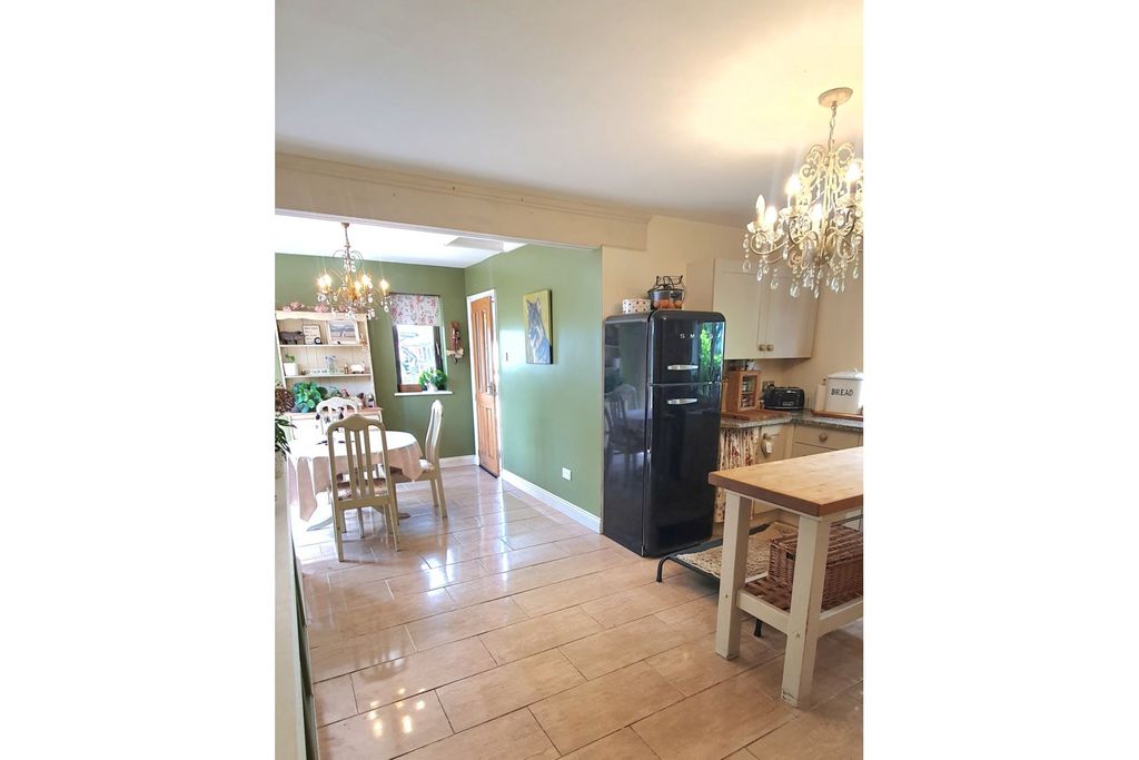 Property photo 2 of 43