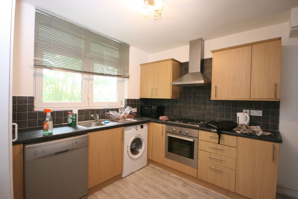 Property photo 1 of 12 3 Bed Maisonette In Whitechapel