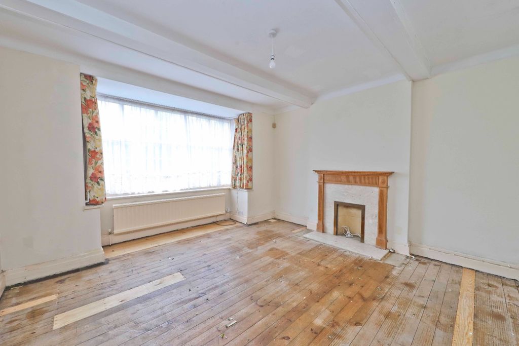 Property photo 3 of 14 4365053