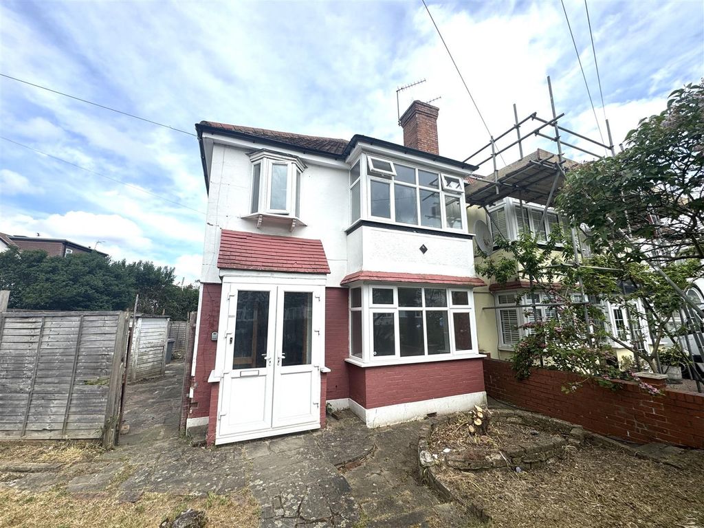 Property photo 1 of 11 Outside