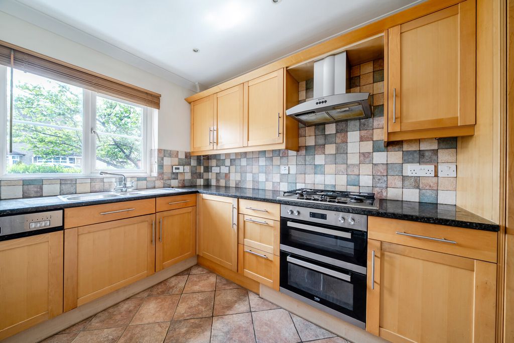 Property photo 3 of 22 1459708-7-6A031ee...