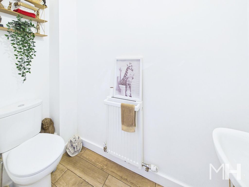 Property photo 3 of 24 WC