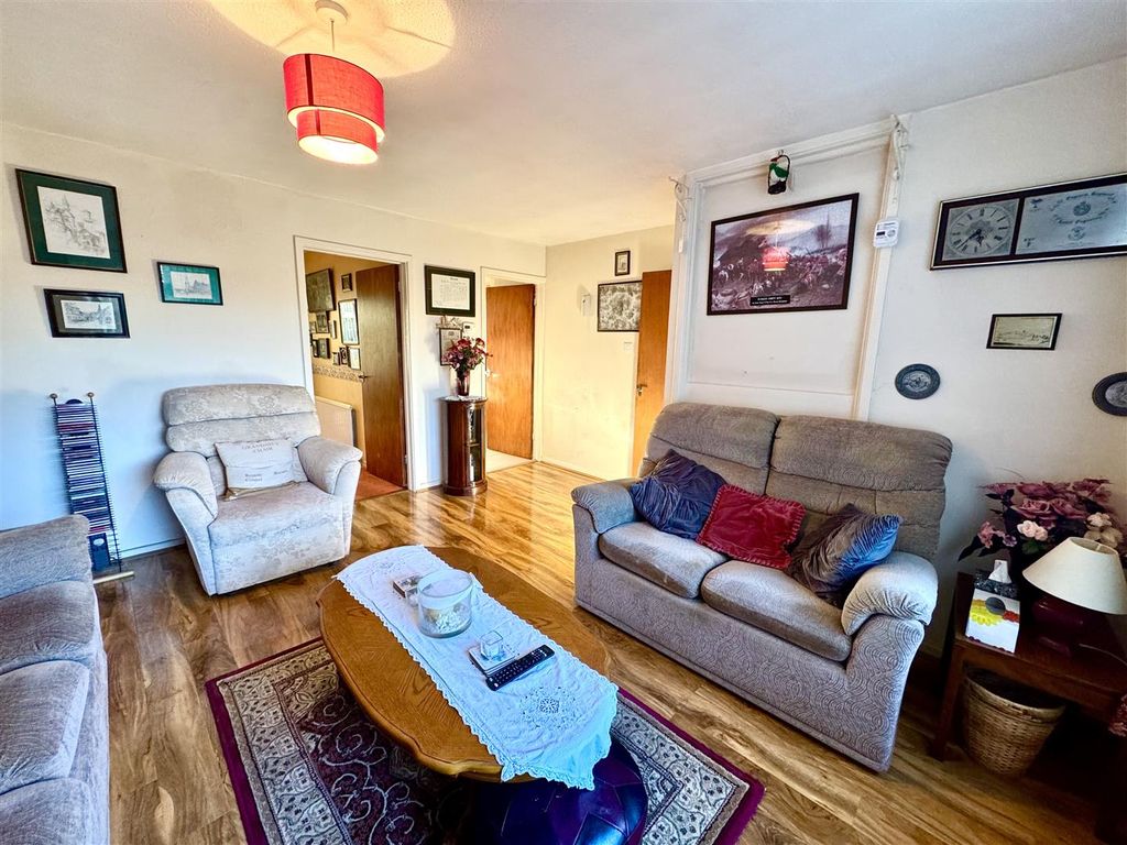 Property photo 3 of 17 Sitting Room