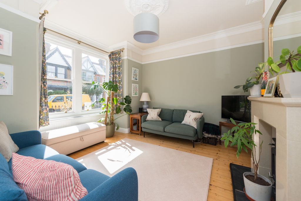 Property photo 2 of 14 Sitting Room