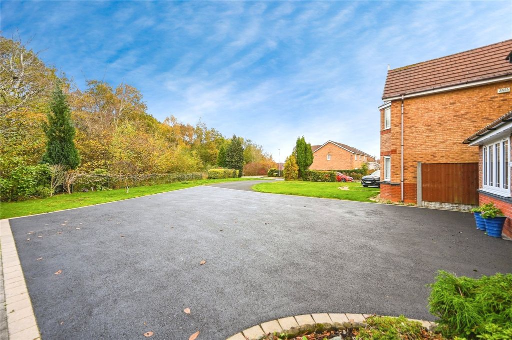 Property photo 3 of 28 Driveway