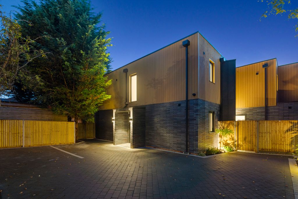 Property photo 3 of 24