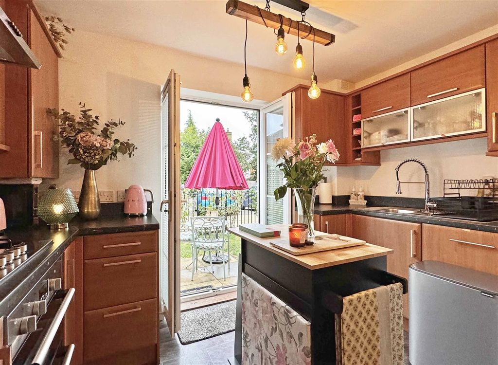 Property photo 3 of 15 Kitchen 3.Jpg