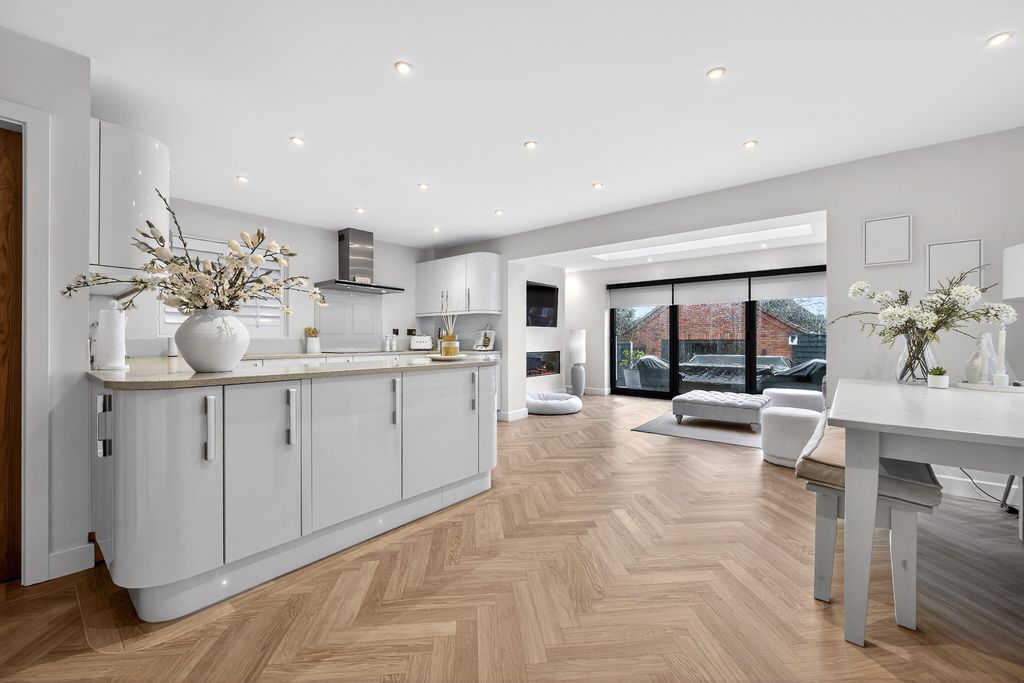 Property photo 2 of 27