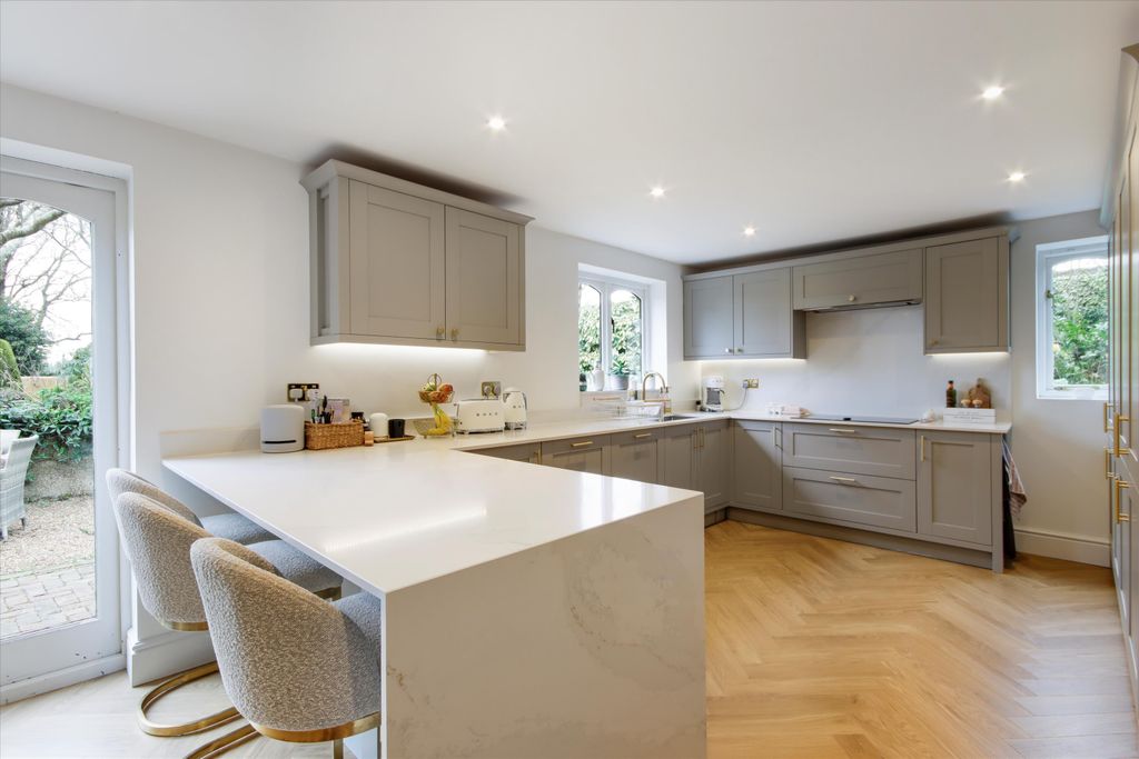 Property photo 3 of 25 Image