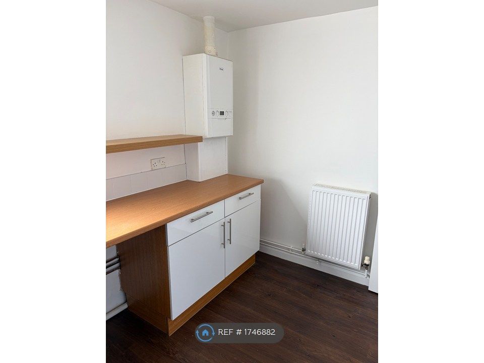 Property photo 3 of 17 Kitchen