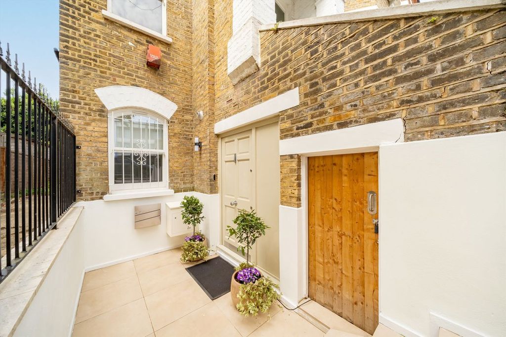 Property photo 2 of 11