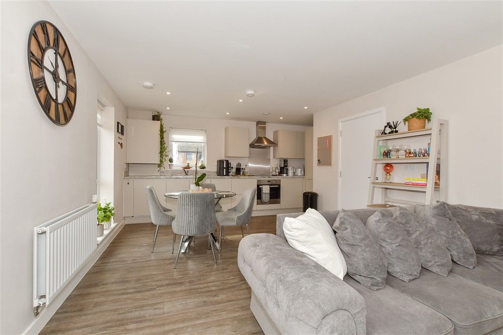 Property photo 1 of 10 Lounge/Kitchen