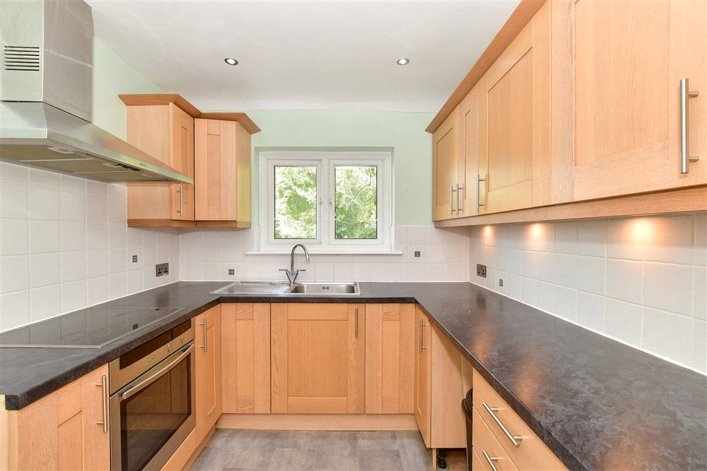 Property photo 3 of 9 Kitchen