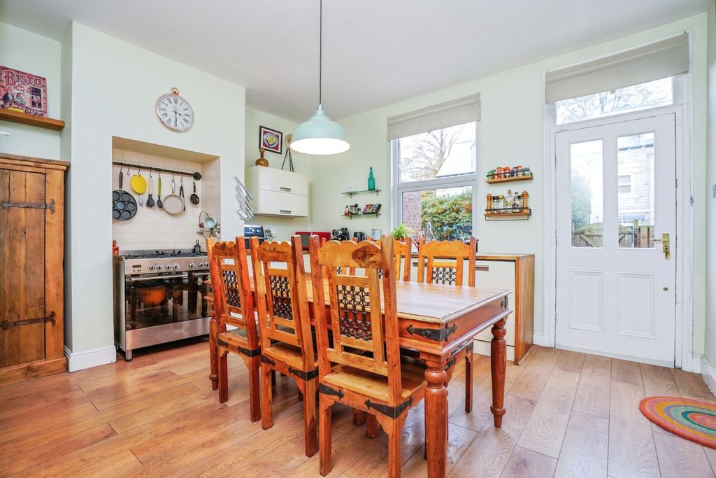 Property photo 3 of 20 Dining Kitchen