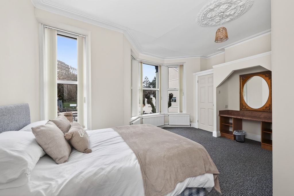 Property photo 2 of 7 0043