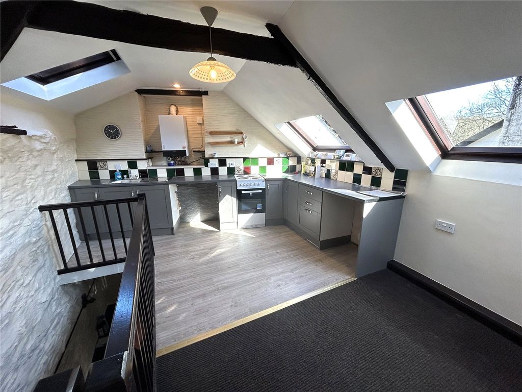 Property photo 2 of 11 Picture No. 16