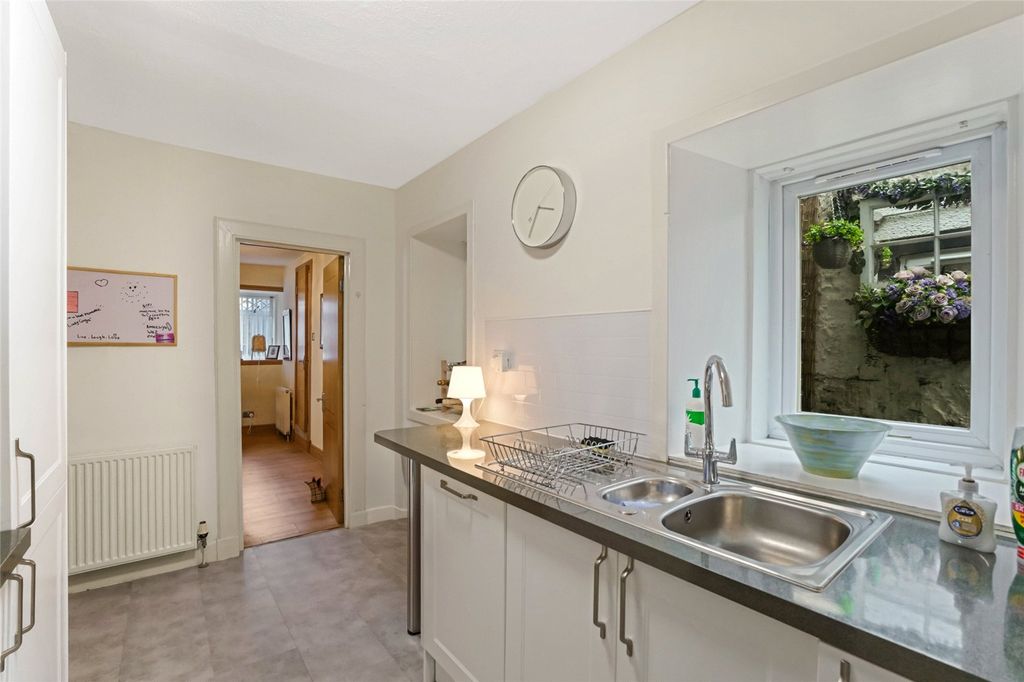Property photo 3 of 14 Kitchen