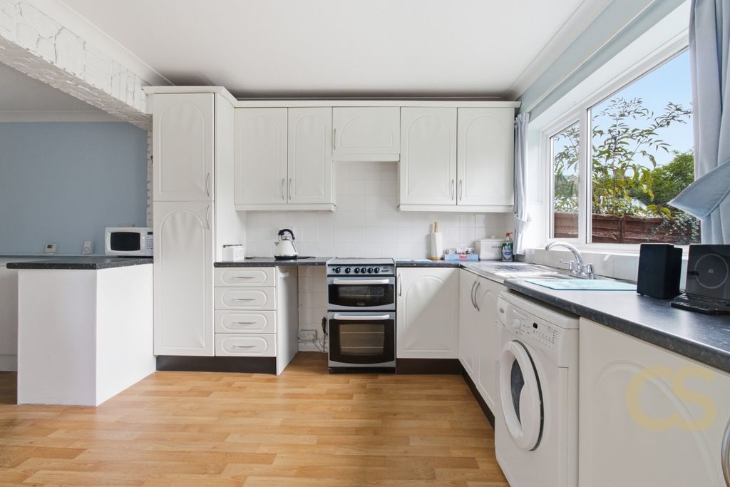 Property photo 2 of 13 5564511
