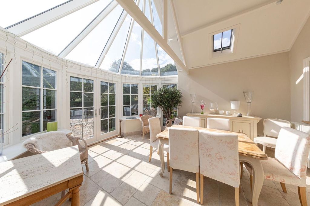 Property photo 3 of 32